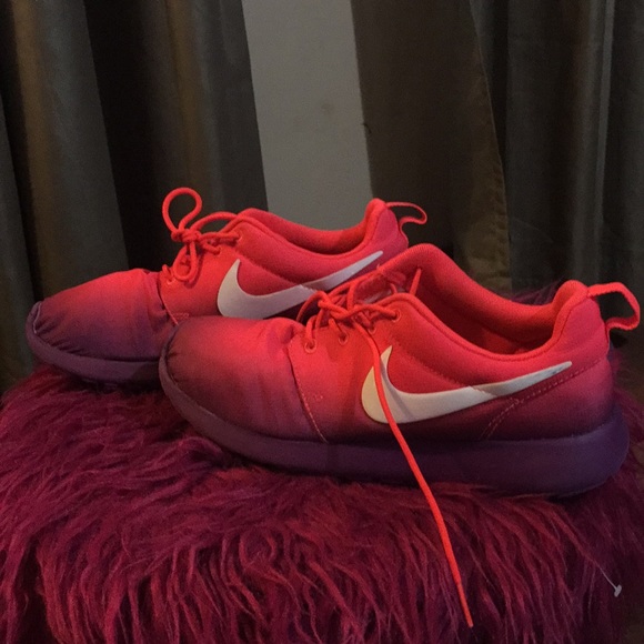 NIKE Red/Purple Roshé Sneakers Size 7.5 Original - Picture 2 of 8